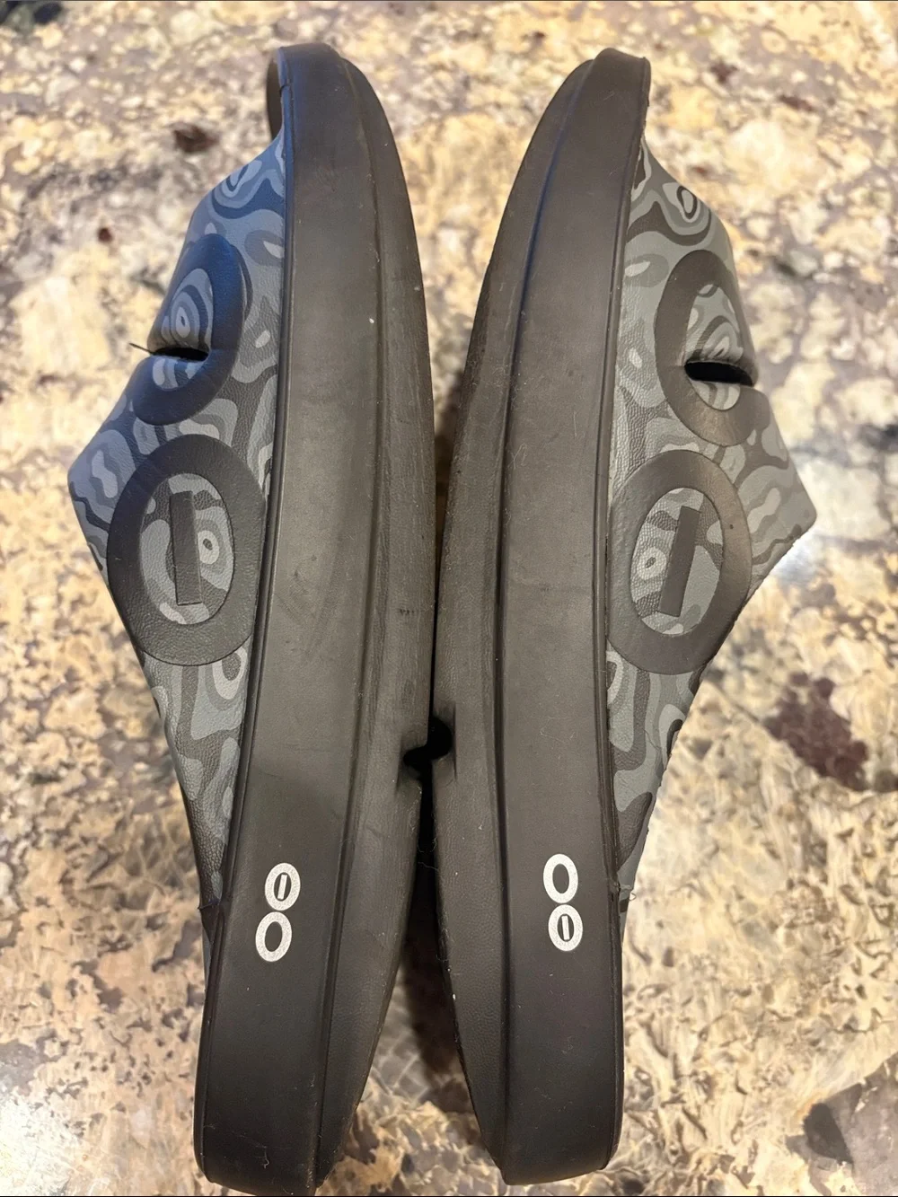 OOFOS cushioned slide